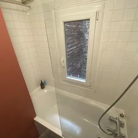 Quiet 2-room In 公寓 *